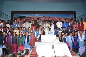  जिला स्तरीय युवा संसद प्रतियोगिता का हुआ आयोजन, सूरजपुर विकासखंड के छात्र-छात्राओं ने प्राप्त किया प्रथम स्थान