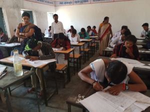  शांतिपूर्ण संपन्न हुई दूसरे दिवस की बारहवीं कक्षाओं की परीक्षा