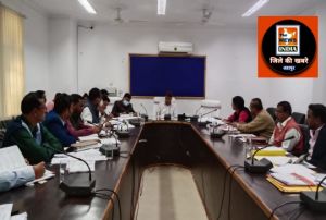 जशपुर :  कलेक्टर ने सभी राजस्व अधिकारियों को लंबित प्रकरणों का निराकरण गंभीरता से करने के दिए निर्देश