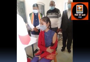 जशपुर : सफलता की कहानी- 12वीं की छात्रा तृप्ति रानी ने बिना किसी भय से कोविड-19  से बचाव के लिए लगवाया कोविड का टीका