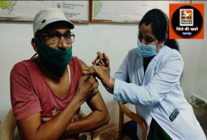 महासमुंद : महासमुंद कलेक्ट्रेट परिसर में 43 लोगों को लगाया गया वैक्सीन का बूस्टर डोज