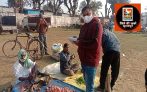 सूरजपुर :  नगर पंचायत प्रतापपुर के अधिकारी, कर्मचारी पहुंचे हाट बाजार