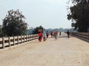  इंद्रावती नदी पर पुल के बनने से ग्रामीणों में जगी आशा की किरण  वर्षों से विकास की राह देख रहे थे ग्रामीण, अब खुले रास्ते
