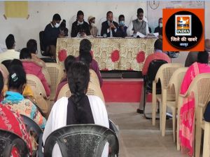 जशपुर :  जिला पंचायत सीईओ ने मनोरा विकासखंड के सरपंच और सचिवों की समीक्षा बैठक ली