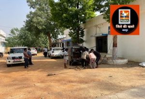जशपुर :  कुनकुरी तहसील कार्यालय के अधिकारी-कर्मचारियों ने श्रमदान करके परिसर की साफ-सफाई की