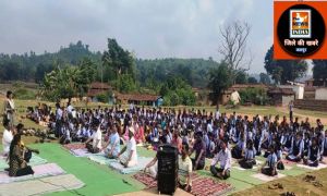 स्कूल, आश्रम, छात्रावास में विद्यार्थियों ने योगा का अभ्यास किया