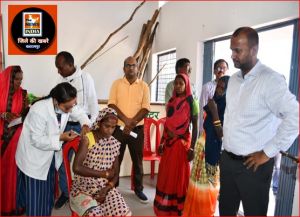 बलरामपुर : कलेक्टर श्री विजय दयाराम के. ने टीकाकरण महाअभियान का निरीक्षण कर लोगों को टीकाकरण के लिए किया प्रोत्साहित