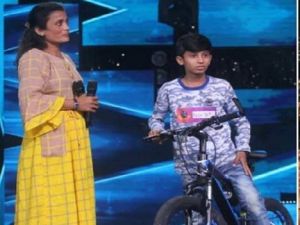  ऑडिशन देने आए प्रतियोगी के गाने से खुश होकर कुमार सानू ने गिफ्ट किया 1 लाख रुपए