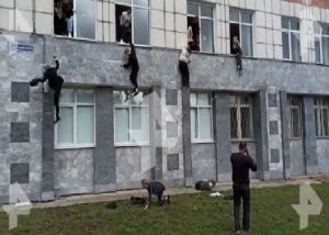  रूस : यूनिवर्सिटी में अंधाधुध गोलीबारी में 8 लोगों की मौत,  खौफ में बिल्डिंग से कूदे छात्र