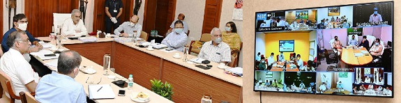 मुख्यमंत्री भूपेश बघेल ने ऑनलाइन किया कलेक्टरों को किया संबोधित, कहा- छत्तीसगढ़ कोरोना से लड़ाई में जरूर जीतेगा, निराश नहीं होना है