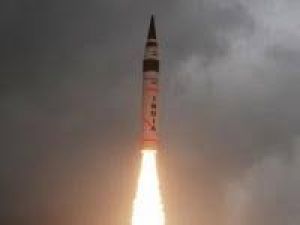  भारत ने परमाणु क्षमता संपन्न पृथ्वी दो मिसाइल का सफल रात्रि परीक्षण किया