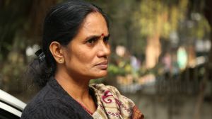  इंदिरा जयसिंह पर भड़की गैंगरेप पीड़िता की मां- बोली ऐसे लोग ही कर रहे रेपिस्टों की मदद