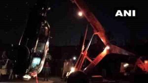  मप्र : गौरी सरोवर में गिरी तेज रफ्तार कार, तीन कांवरियों की मौत