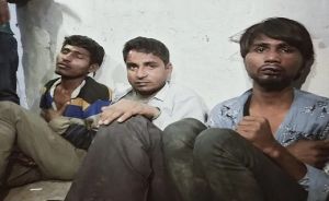  एनआरसी के विरोध में धरने पर बैठे लोगों पर फायरिंग, तीन लोग गिरफ्तार 
