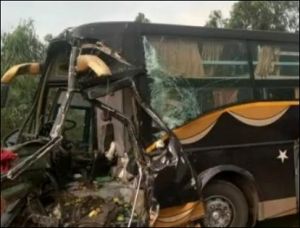  ओडिशा के खुर्दा जिले में तेलंगाना से प्रवासी मजदूरों को ला रही बस दुर्घटनाग्रस्त, ड्राइवर की मौत, 2 घायल