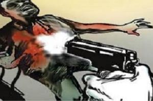  संभल में सपा नेता और उसके बेटे की गोली मारकर हत्या