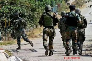  जम्मू कश्मीर के शोपियां में सेना ने 3 आतंकियों को मार गिराया 