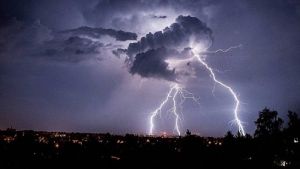   क्लाइमेट चेंज के चलते बढ़ीं आकाशीय बिजली गिरने की घटनाएं, और खराब हो सकती है स्थिति: रिपोर्ट