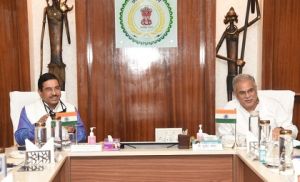  मुख्यमंत्री भूपेश बघेल के साथ केन्द्रीय कोयला मंत्री प्रहलाद जोशी की बैठक में कोयला उत्पादन एवं खनन से जुड़े मुद्दों पर हुई सकारात्मक चर्चा