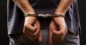  26.5 लाख रुपये की लूट के मामले में उप निरीक्षक समेत दो गिरफ्तार