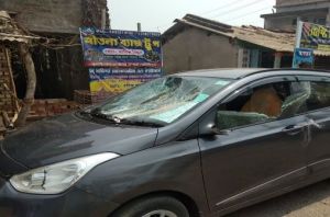 भाजपा नेता सुवेंदु अधिकारी के भाई के काफिले पर हमला