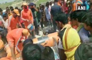  ब्रेकिंग: पटना में गंगा नदी में गिरी जीप, 10 लोग लापता, बचाव अभियान जारी