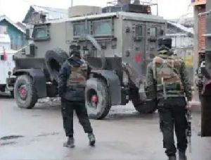  जम्मू-कश्मीर : सोपोर मुठभेड़ में तीन आतंकियों को सुरक्षाबलों ने मार गिराया 