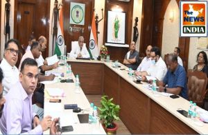मुख्यमंत्री श्री भूपेश बघेल आज यहाँ अपने निवास कार्यालय में कृषि विकास एवँ किसान कल्याण तथा जैव प्रौद्योगिकी विभाग की समीक्षा कर रहे हैं...