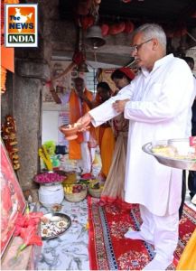 मुख्यमंत्री ने प्राचीन देऊर मंदिर में दर्शन कर की प्रदेशवासियों की सुख समृद्धि की कामना