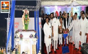  मुख्यमंत्री ने रायपुर के कलेक्टोरेट चौक में छत्तीसगढ़ महतारी की 11 फीट ऊंची कांस्य प्रतिमा का किया अनावरण