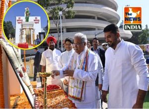  मुख्यमंत्री श्री भूपेश बघेल ने छत्तीसगढ़ गौरव दिवस के अवसर पर कलेक्ट्रेट चौक स्थित 'छत्तीसगढ़ महतारी' की प्रतिमा पर पुष्प अर्पित उन्हें नमन किया