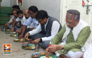  मुख्यमंत्री श्री विष्णु देव साय ने पंगत में बैठकर भंडारा प्रसाद ग्रहण किया