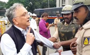  CAA के खिलाफ प्रदर्शन कर रहे इतिहासकार रामचंद्र गुहा सहित 30 को पुलिस ने हिरासत में लिया
