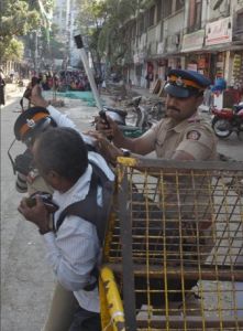  CAA विरोधी प्रदर्शन कवर करने गए फोटो पत्रकार पर मुंबई पुलिस ने किया हमला 