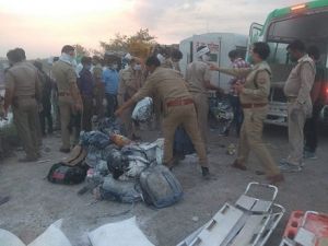  UP के औरैया में भीषण सड़क हादसा: 24 प्रवासी मजदूरों की मौत, 37 घायल