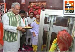 मुख्यमंत्री ने कुनकुरी के हनुमान टेकरी मंदिर में की पूजा-अर्चना
