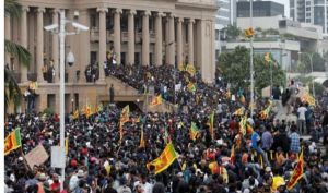 राष्ट्रपति-PM  इस्तीफे के ऐलान के बाद जनरल सिल्वा बोले पहले शांति बनाएं श्रीलंका संकट का समाधान है...