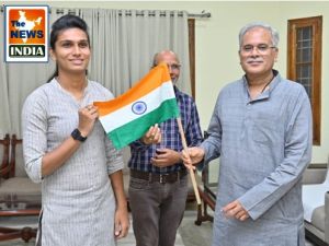 ​​​​​​​मुख्यमंत्री श्री बघेल द्वारा प्रदत्त राष्ट्रीय ध्वज तिरंगा को 15 अगस्त को माउंट एल्ब्रुस की चोटी पर फहराएंगी छत्तीसगढ़ की पर्वतारोही सुश्री अंकिता गुप्ता
