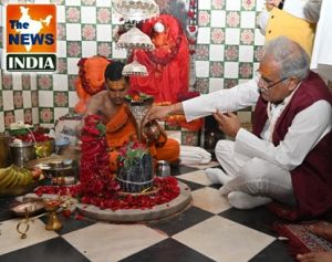  शिव आशीर्वाद की खुशबू से परिपूर्ण गंधेश्वर नाथ मंदिर में मुख्यमंत्री ने किया दर्शन