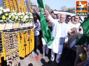  मुख्यमंत्री श्री भूपेश बघेल ने प्रदेश के पहले मोबाइल मिलेट कैफे 'मिलेट ऑन व्हील्स' को खरसिया में हरी झंडी दिखाकर किया रवाना